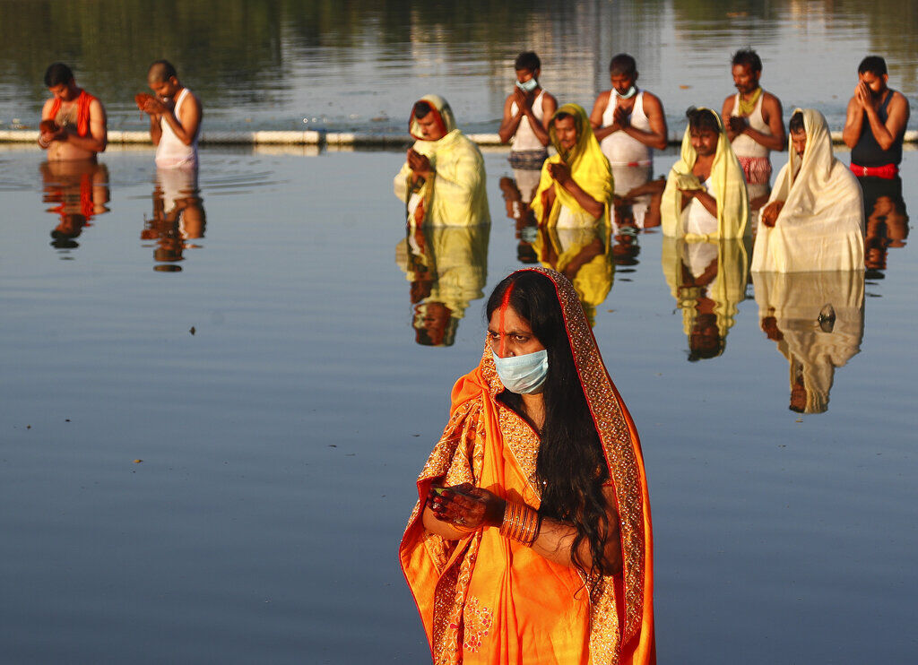 APTOPIX Virus Outbreak India Hindu Festival